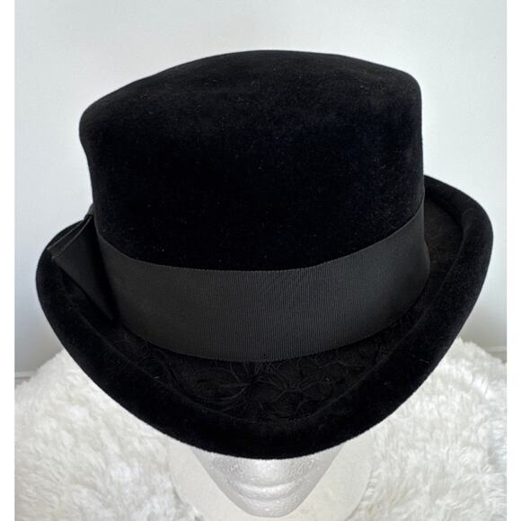 Vintage 50's French Black Velvet Cocktail Hat with Ribbon band retro veil style - Picture 14 of 16